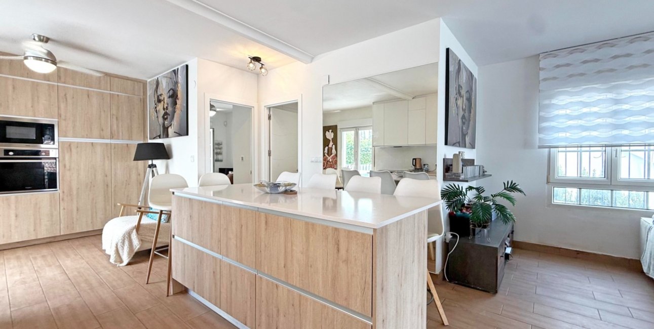 Resale - Villa -
Orihuela Costa - Villamartin