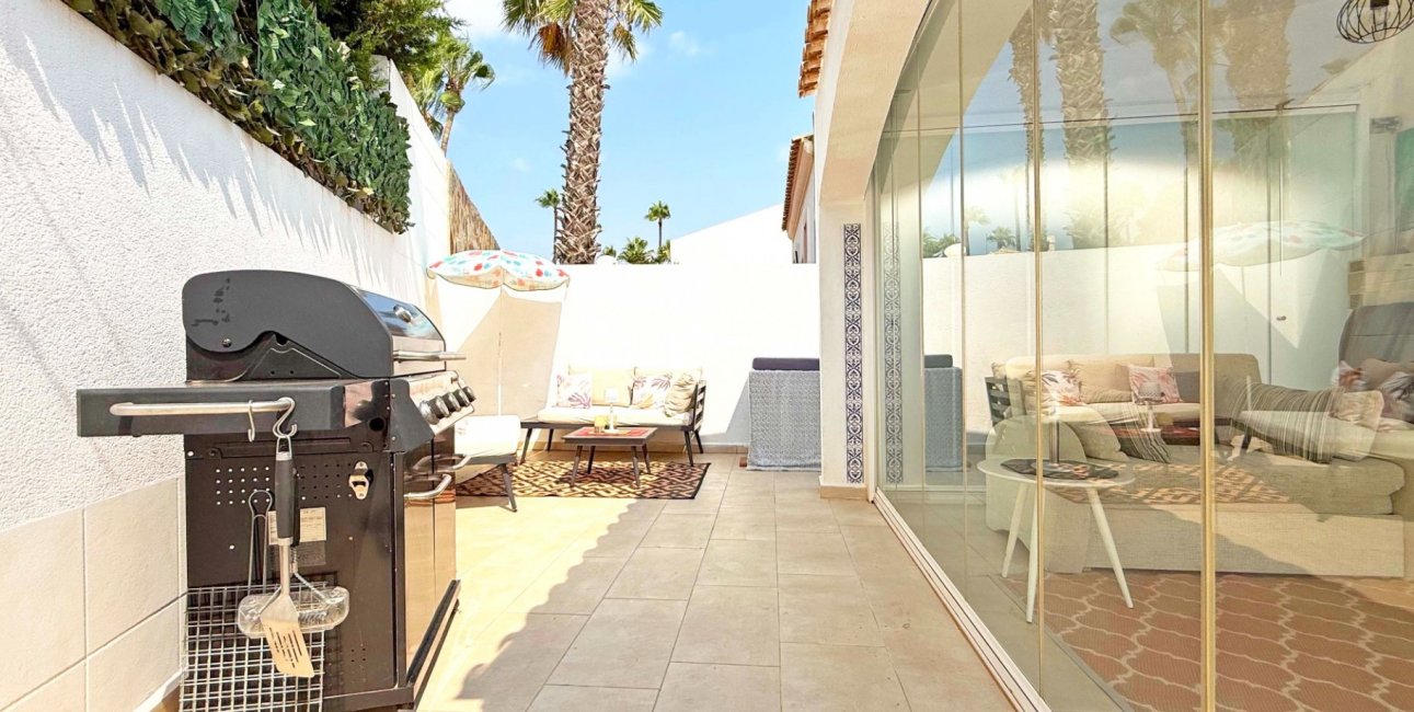 Resale - Villa -
Orihuela Costa - Villamartin