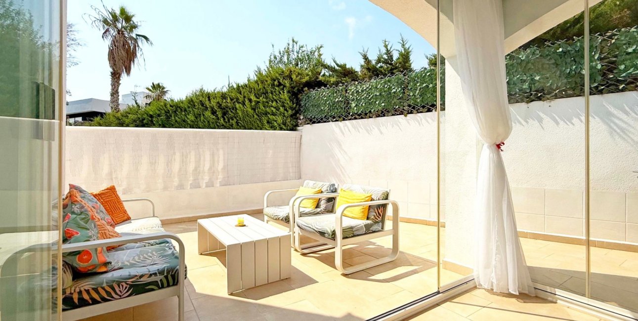 Resale - Villa -
Orihuela Costa - Villamartin