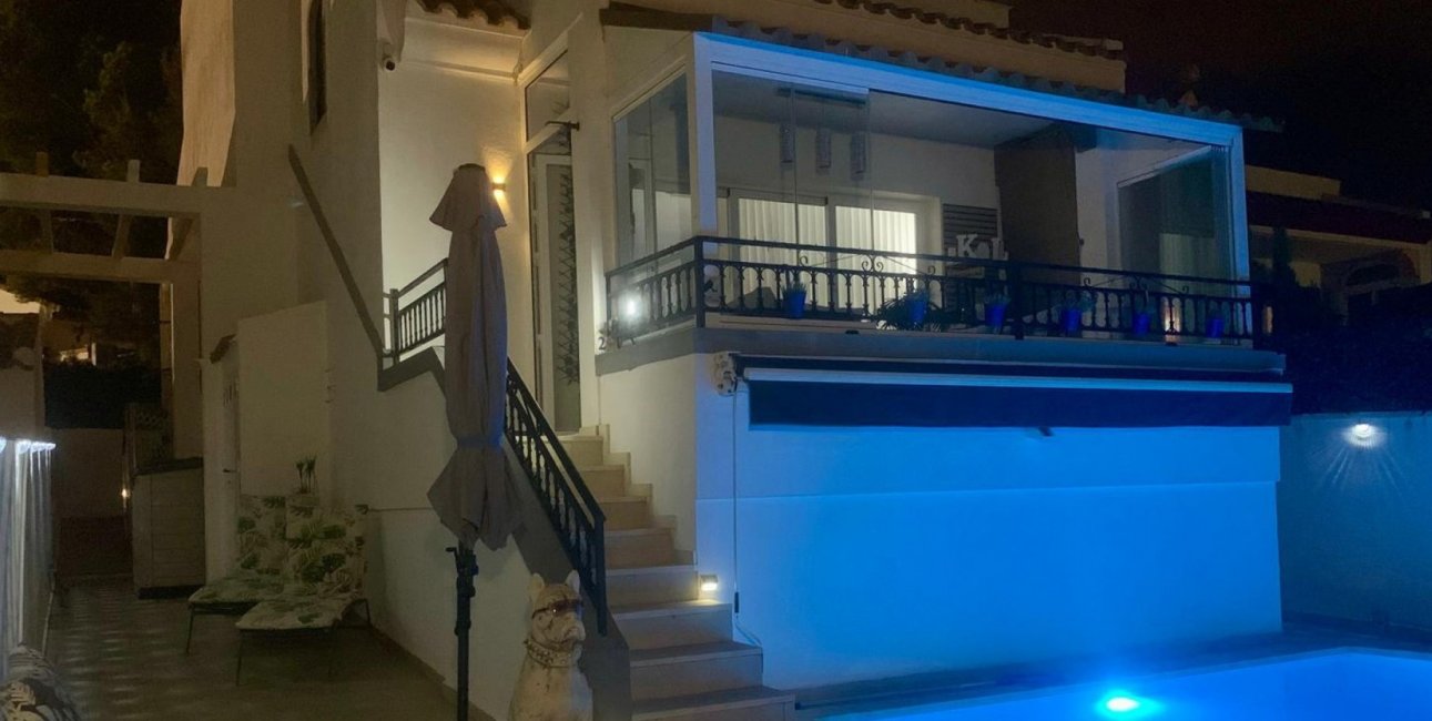 Resale - Villa -
Orihuela Costa - Villamartin