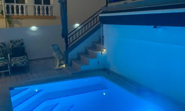 Resale - Villa -
Orihuela Costa - Villamartin