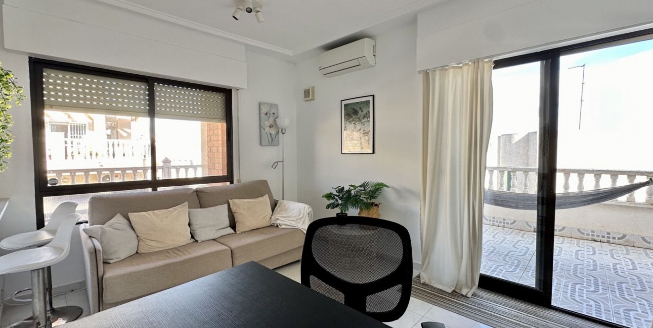 Resale - Apartment / flat -
Torrevieja - Torrevieja - Centre