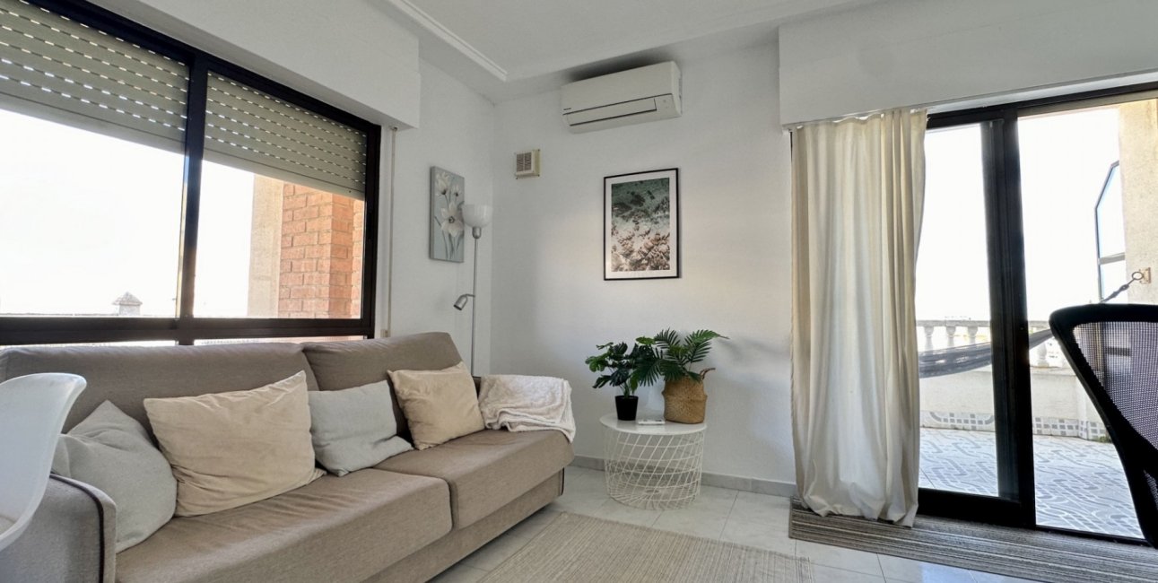 Resale - Apartment / flat -
Torrevieja - Torrevieja - Centre