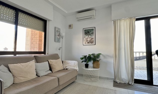 Resale - Apartment / flat -
Torrevieja - Torrevieja - Centre