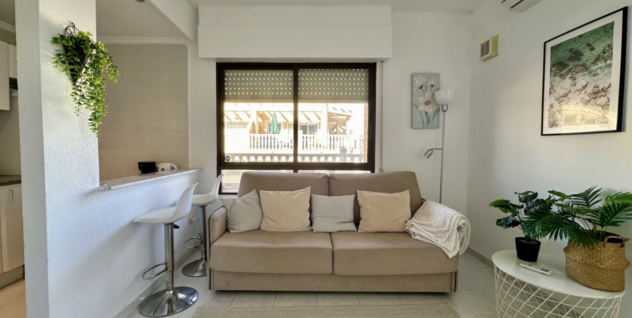 Resale - Apartment / flat -
Torrevieja - Torrevieja - Centre