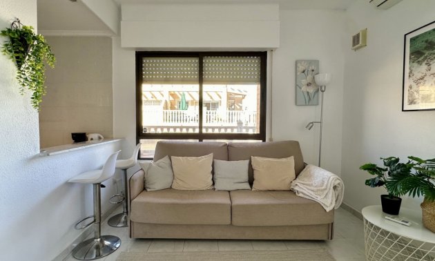 Resale - Apartment / flat -
Torrevieja - Torrevieja - Centre