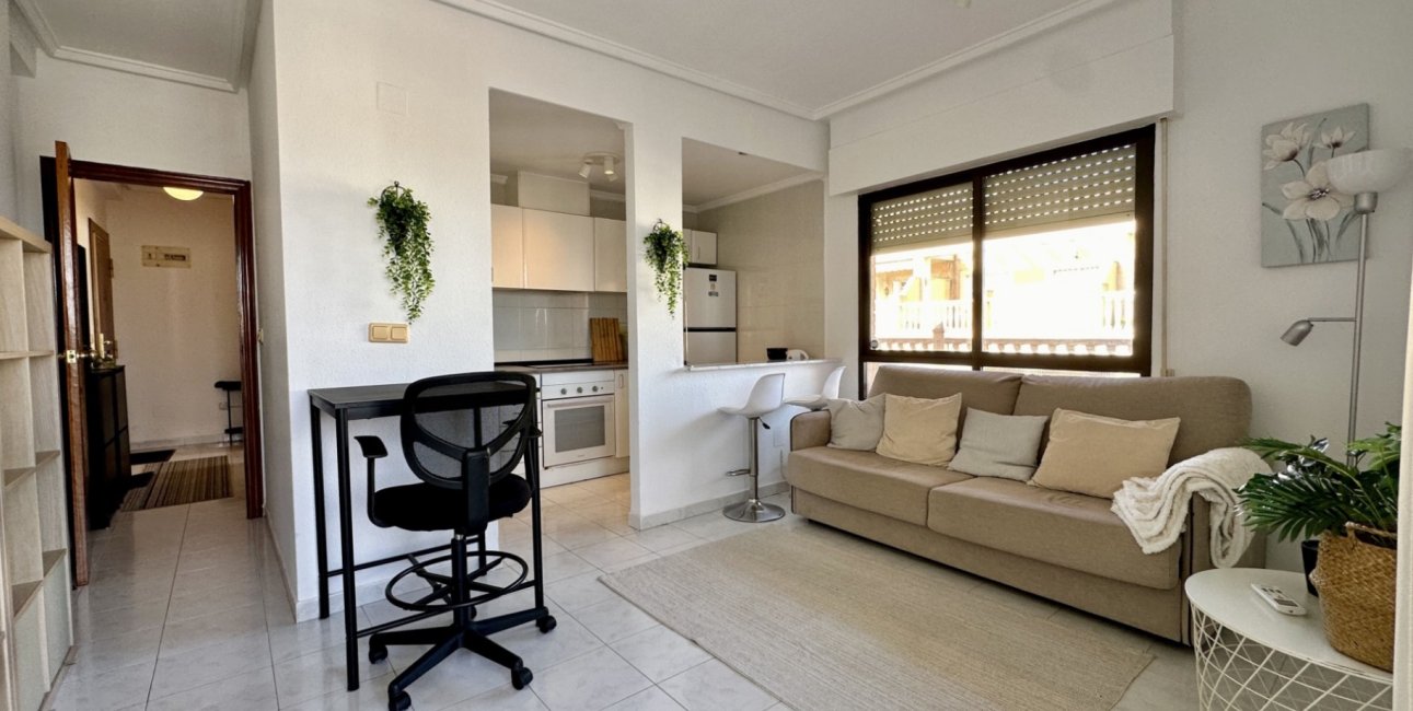 Resale - Apartment / flat -
Torrevieja - Torrevieja - Centre