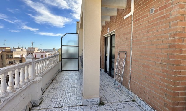 Resale - Apartment / flat -
Torrevieja - Torrevieja - Centre