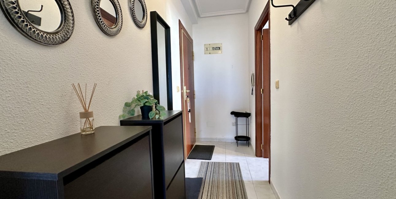 Resale - Apartment / flat -
Torrevieja - Torrevieja - Centre