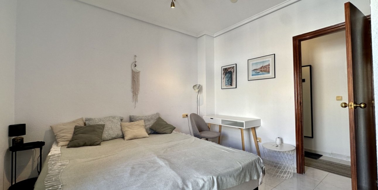 Resale - Apartment / flat -
Torrevieja - Torrevieja - Centre