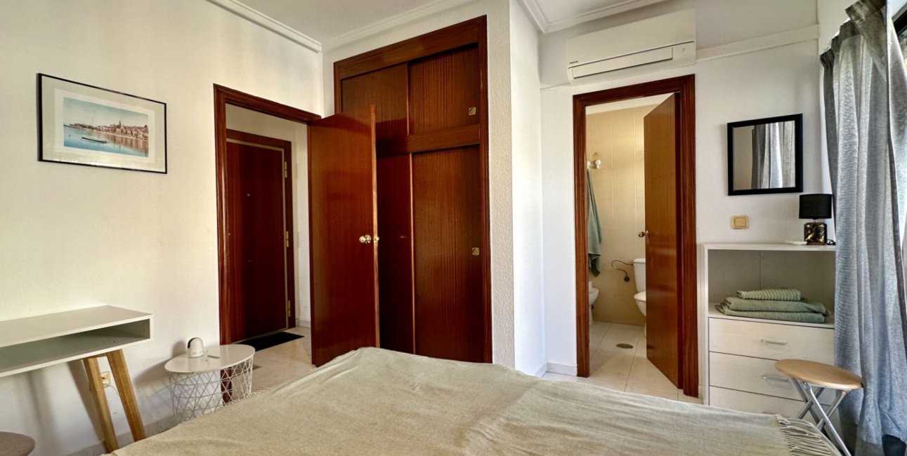 Resale - Apartment / flat -
Torrevieja - Torrevieja - Centre