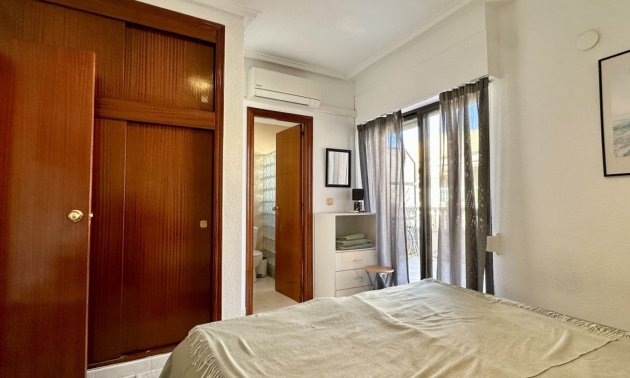 Resale - Apartment / flat -
Torrevieja - Torrevieja - Centre