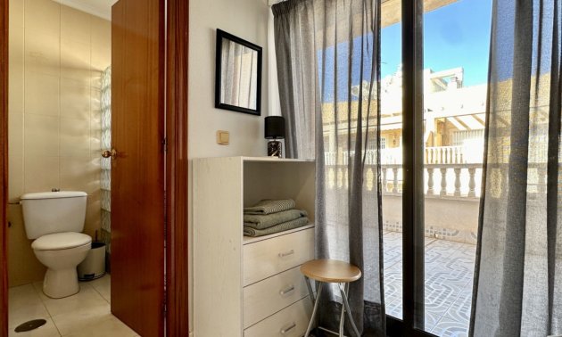 Resale - Apartment / flat -
Torrevieja - Torrevieja - Centre