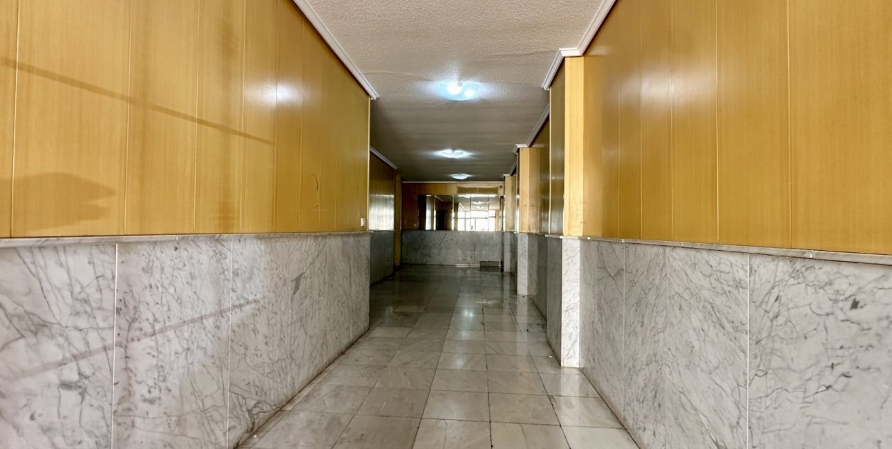 Resale - Apartment / flat -
Torrevieja - Torrevieja - Centre