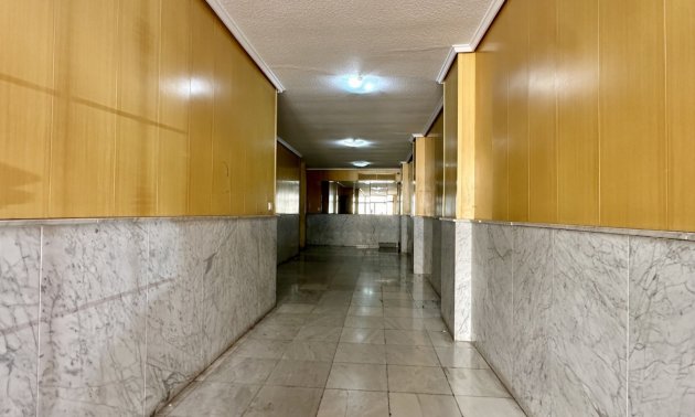 Resale - Apartment / flat -
Torrevieja - Torrevieja - Centre