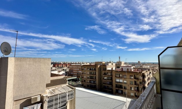 Resale - Apartment / flat -
Torrevieja - Torrevieja - Centre