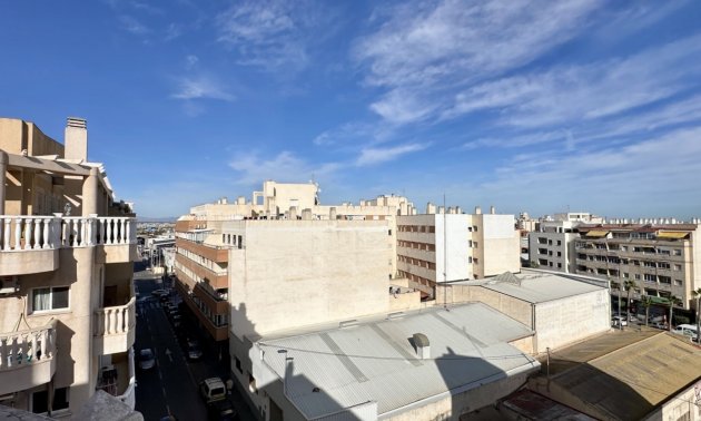 Resale - Apartment / flat -
Torrevieja - Torrevieja - Centre