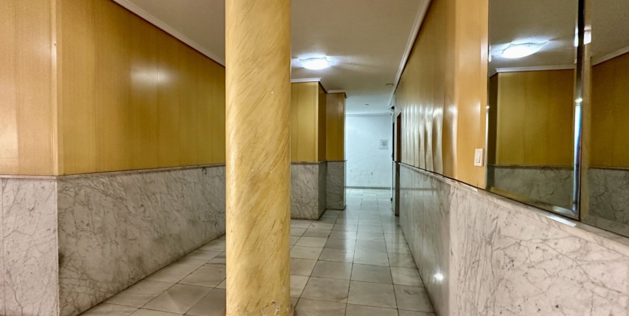 Resale - Apartment / flat -
Torrevieja - Torrevieja - Centre