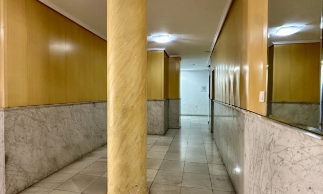 Resale - Apartment / flat -
Torrevieja - Torrevieja - Centre