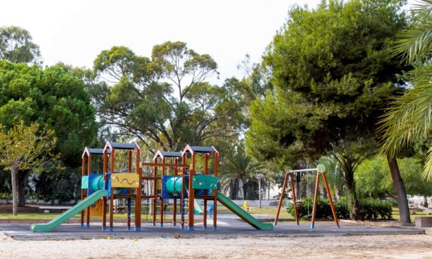 Rynek wtórny - Dom Szeregowy -
Orihuela Costa - La Zenia