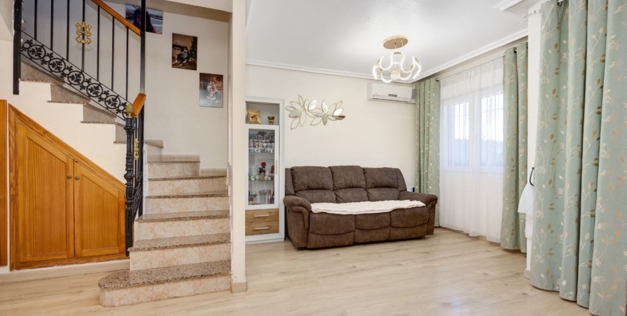 Rynek wtórny - Dom Szeregowy -
Torrevieja - Aguas Nuevas