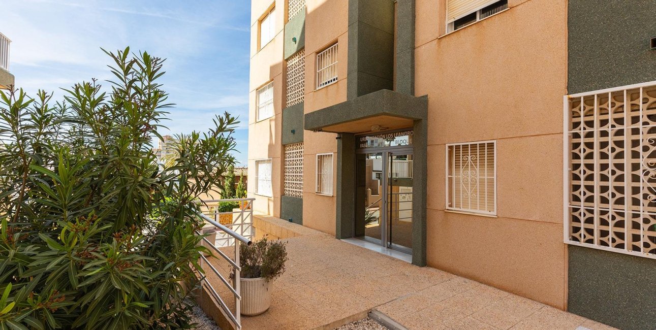 Resale - Apartment / flat -
Torrevieja - Cabo cervera