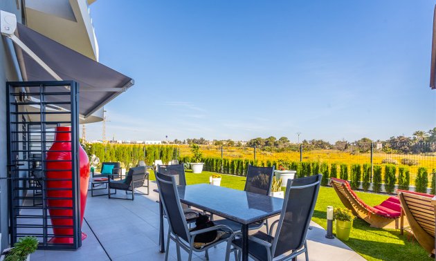 Rynek wtórny - Mieszkanie  -
Torrevieja - Punta prima