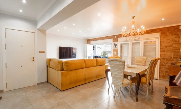 Rynek wtórny - Mieszkanie  -
Torrevieja - Playa Del Cura