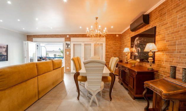 Rynek wtórny - Mieszkanie  -
Torrevieja - Playa Del Cura