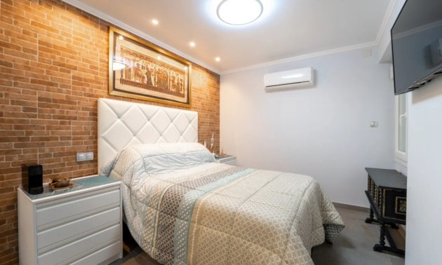 Rynek wtórny - Mieszkanie  -
Torrevieja - Playa Del Cura