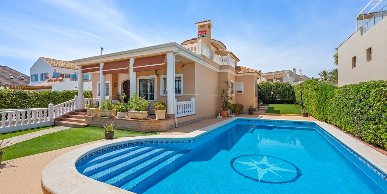 Resale - Villa -
Torrevieja - Torre La Mata