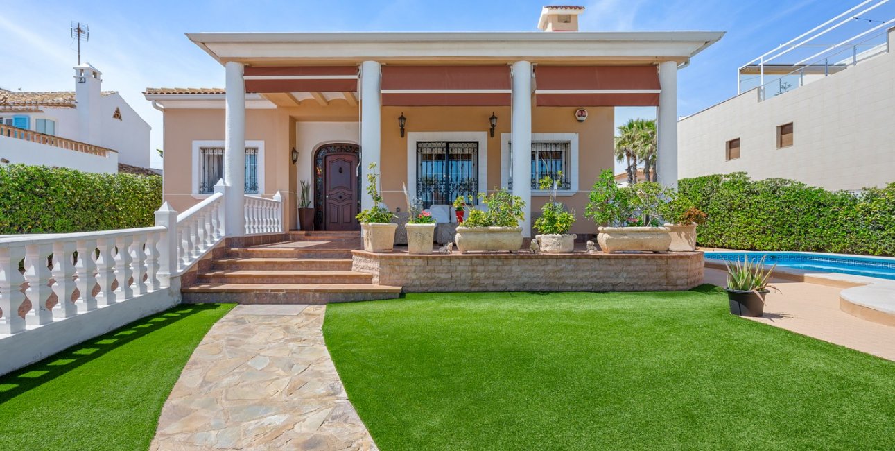 Resale - Villa -
Torrevieja - Torre La Mata