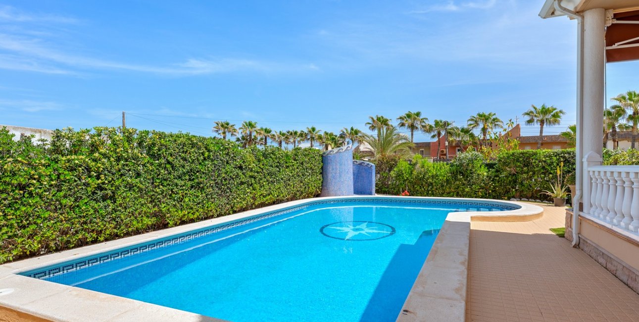 Resale - Villa -
Torrevieja - Torre La Mata