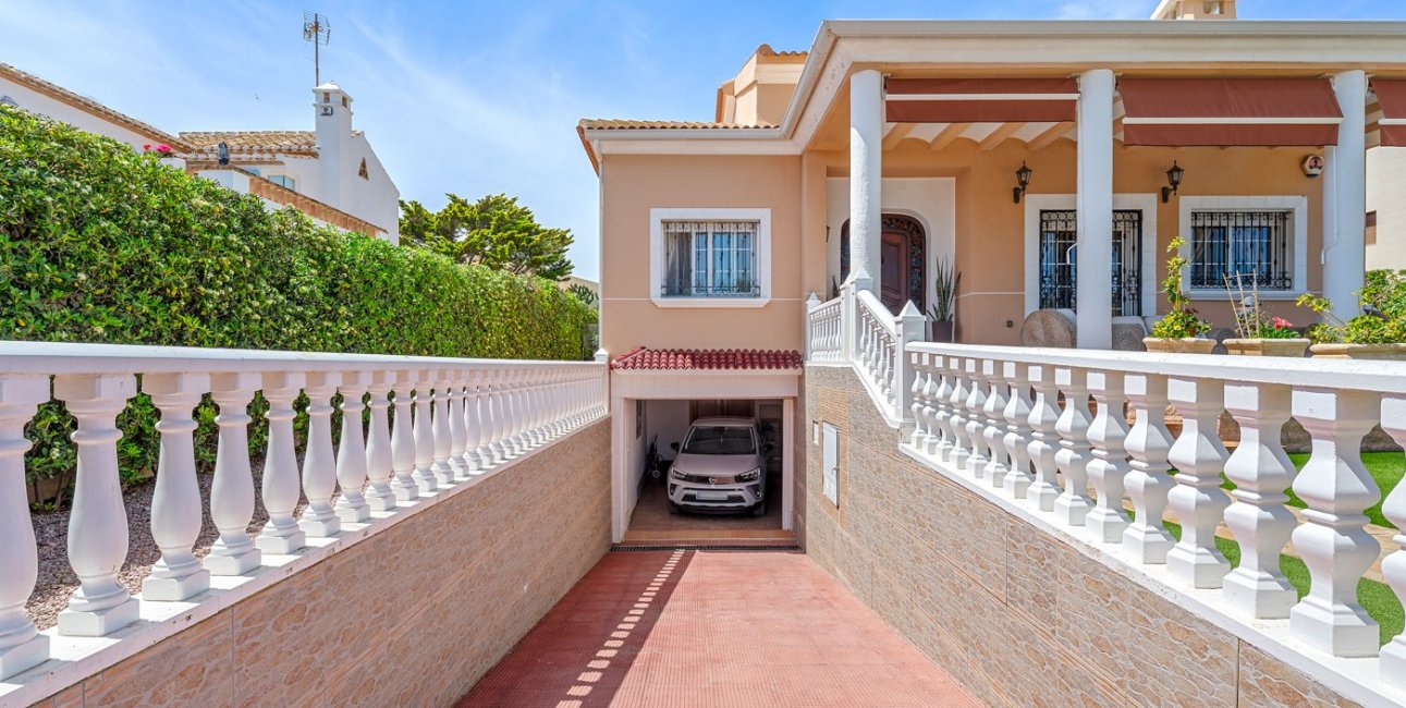 Resale - Villa -
Torrevieja - Torre La Mata