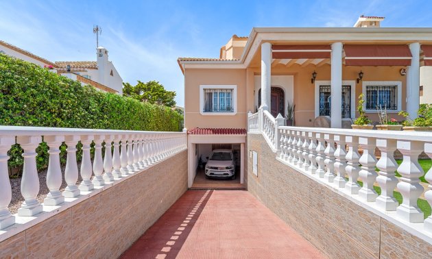 Resale - Villa -
Torrevieja - Torre La Mata