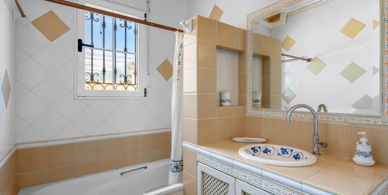 Resale - Villa -
Torrevieja - Torre La Mata