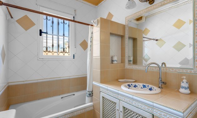 Resale - Villa -
Torrevieja - Torre La Mata