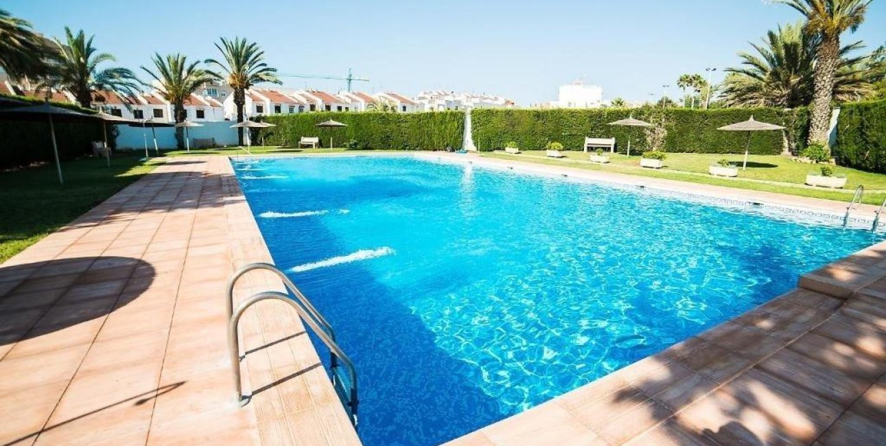 Rynek wtórny - Dom Szeregowy -
Torrevieja - Calas Blancas