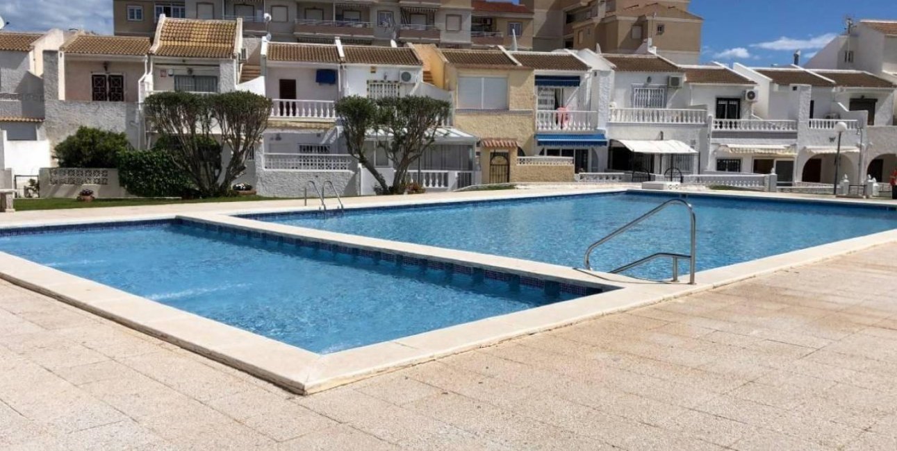 Rynek wtórny - Dom Szeregowy -
Torrevieja - Calas Blancas