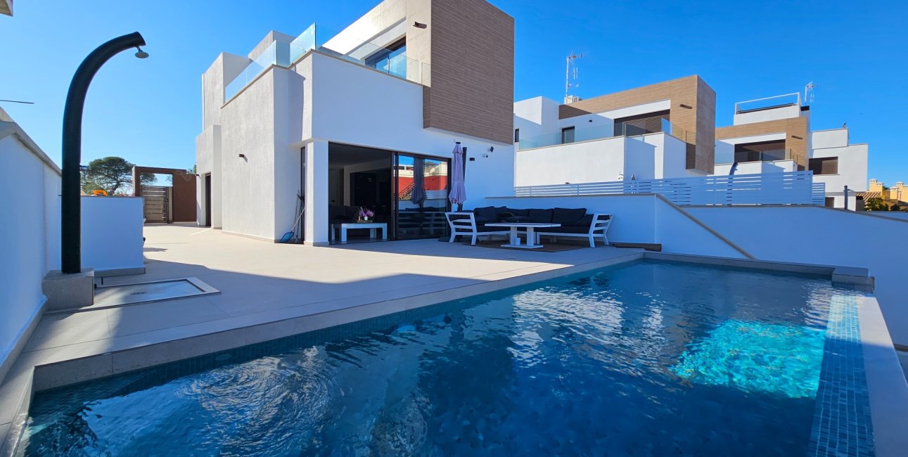 Resale - Villa -
Algorfa - La Finca Golf Resort