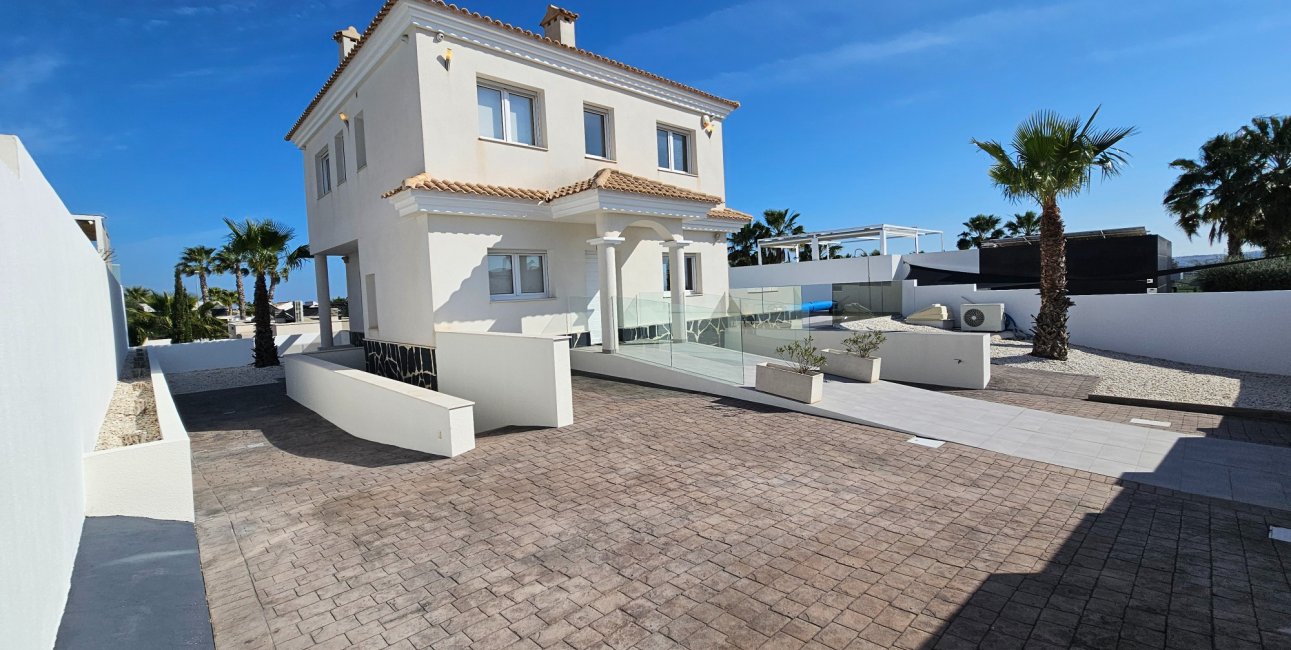 Resale - Villa -
La Marina - La Marina - Urbanization