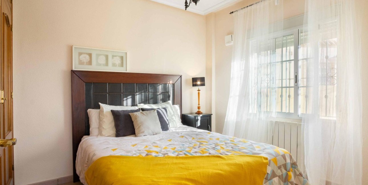 Resale - Villa -
Orihuela Costa - Los Almendros-La Florida