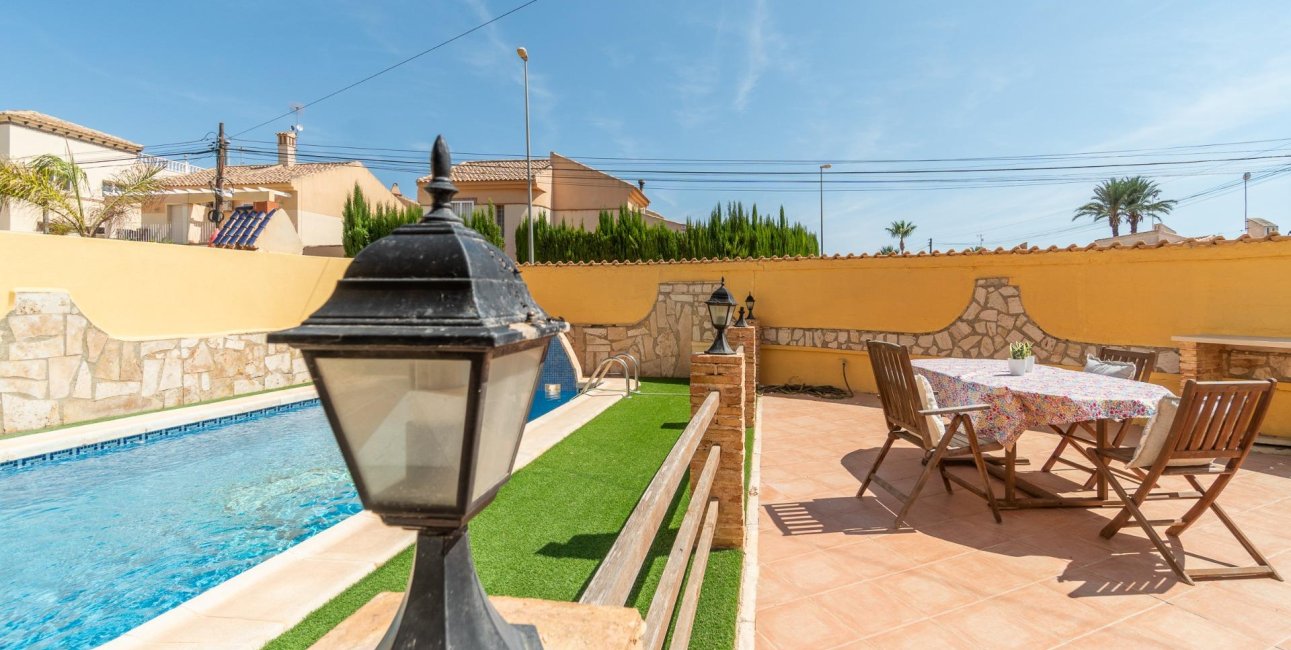 Resale - Villa -
Orihuela Costa - Los Almendros-La Florida