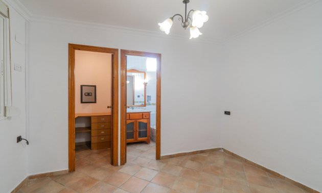 Resale - Villa -
Torrevieja - Orihuela costa