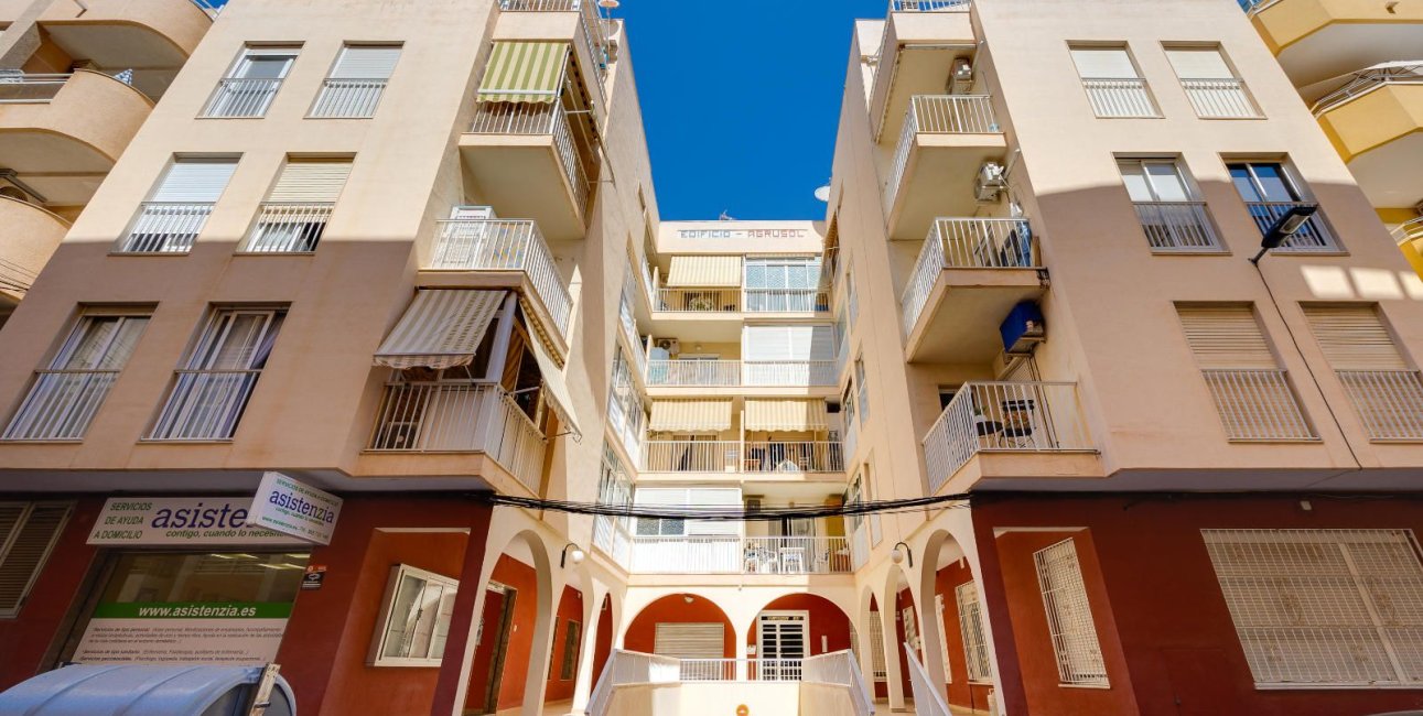 Resale - Apartment / flat -
Torrevieja - Playa del Cura