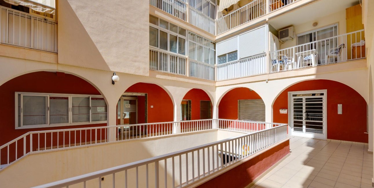 Resale - Apartment / flat -
Torrevieja - Playa del Cura