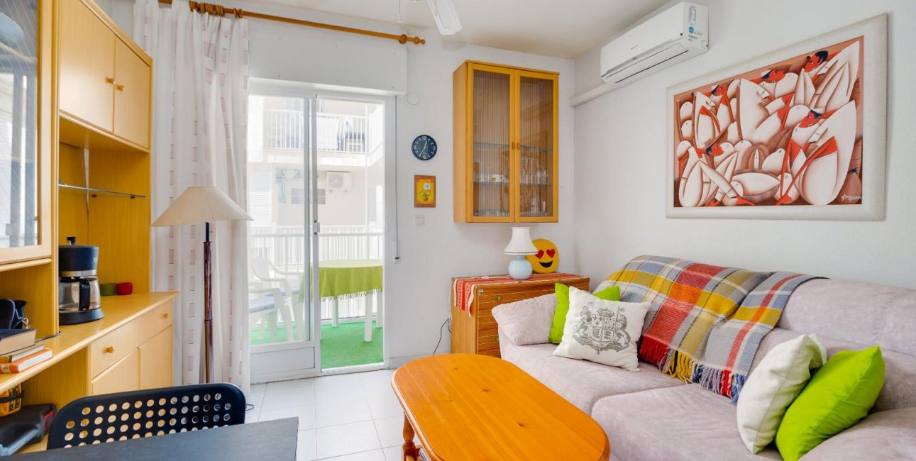 Resale - Apartment / flat -
Torrevieja - Playa del Cura