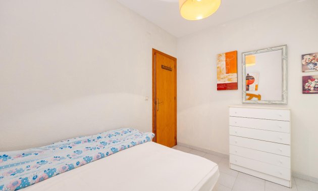 Resale - Apartment / flat -
Torrevieja - Playa del Cura