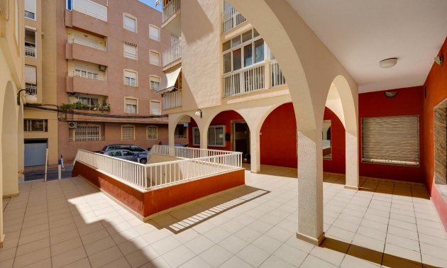 Resale - Apartment / flat -
Torrevieja - Playa del Cura