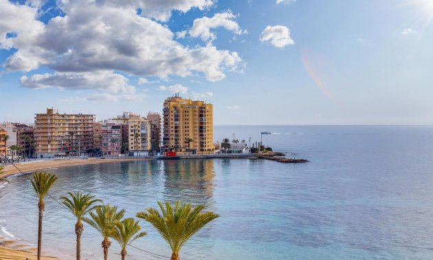 Resale - Apartment / flat -
Torrevieja - Playa del Cura